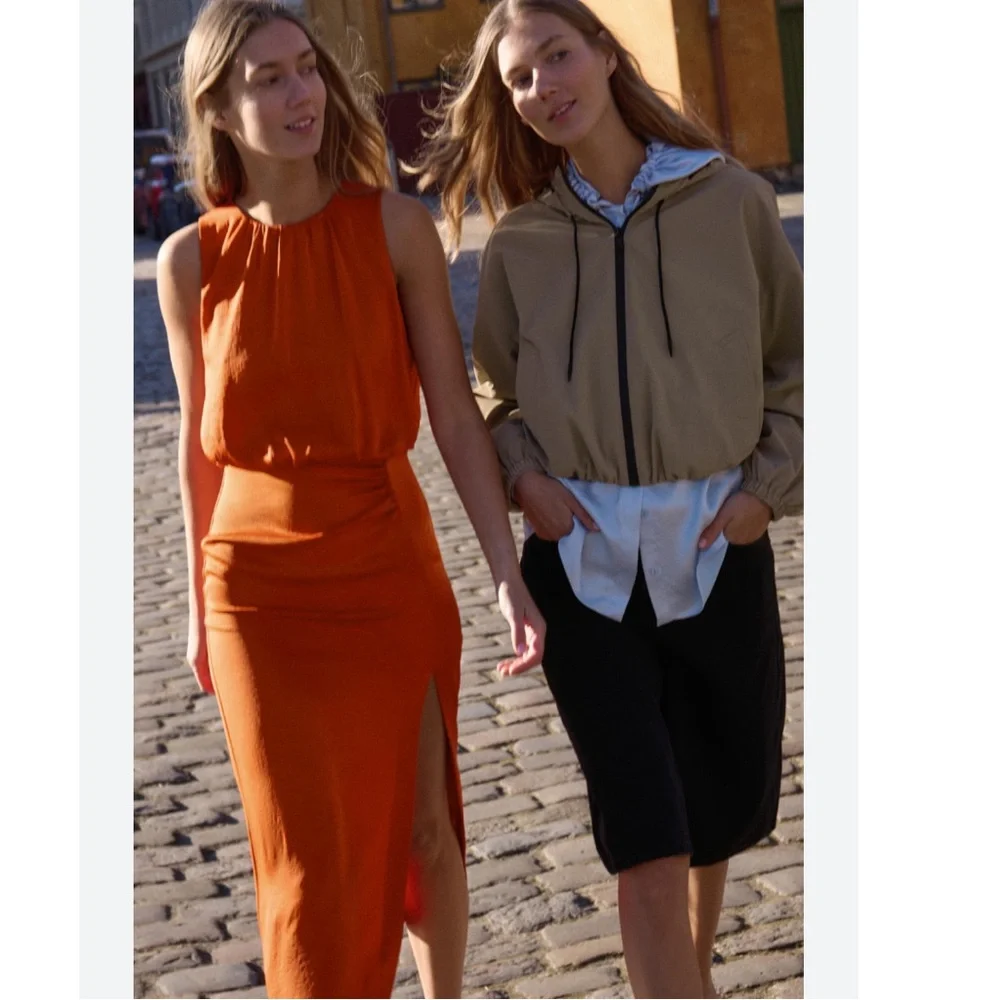 ZARA : Orange‎ Gathered Midi Dress
